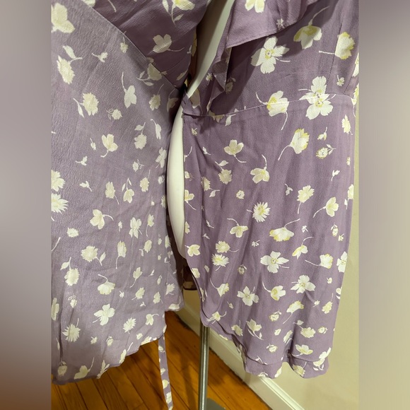 Sanctuary Purple White Yellow Wrap Tie On Side. Dress Short Flutter Sleeves Sz S - Picture 10 of 13